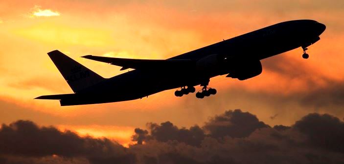 Аварийно: Кабинетът забрани полетите между България и Великобритания заради новия мутант на К-19