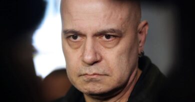 Слави Трифонов обвини Кирил Петков в национално предателство