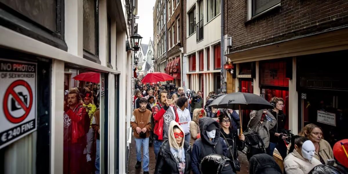 Протест в Амстердам в защита на квартала на червените фенери