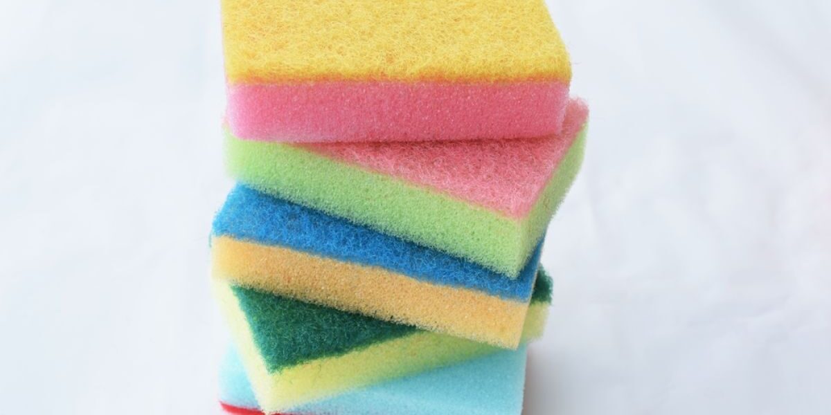 За какво се използват различните цветове на гъбите за миене?