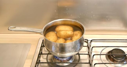 Кулинарен трик: Как да сварите картофи за 2 минути